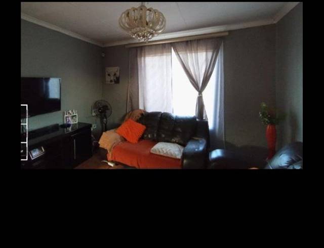 3 BEDROOM HOUSE FOR SALE IN CLAYVILLE